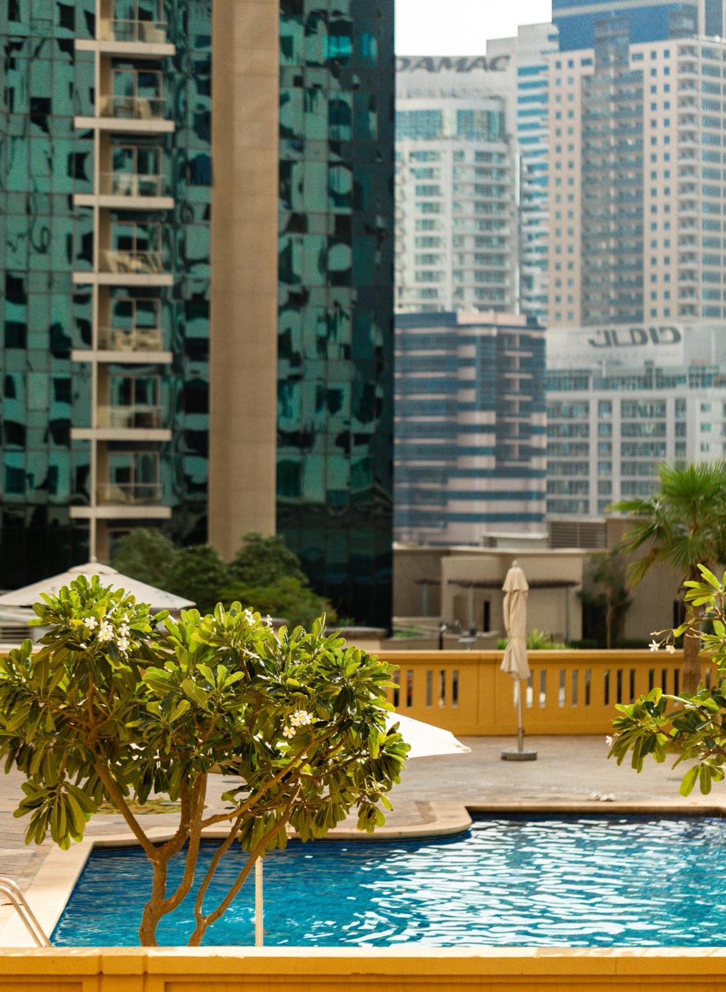 Happy Academia Jbr Lägenhet Dubai Exteriör bild