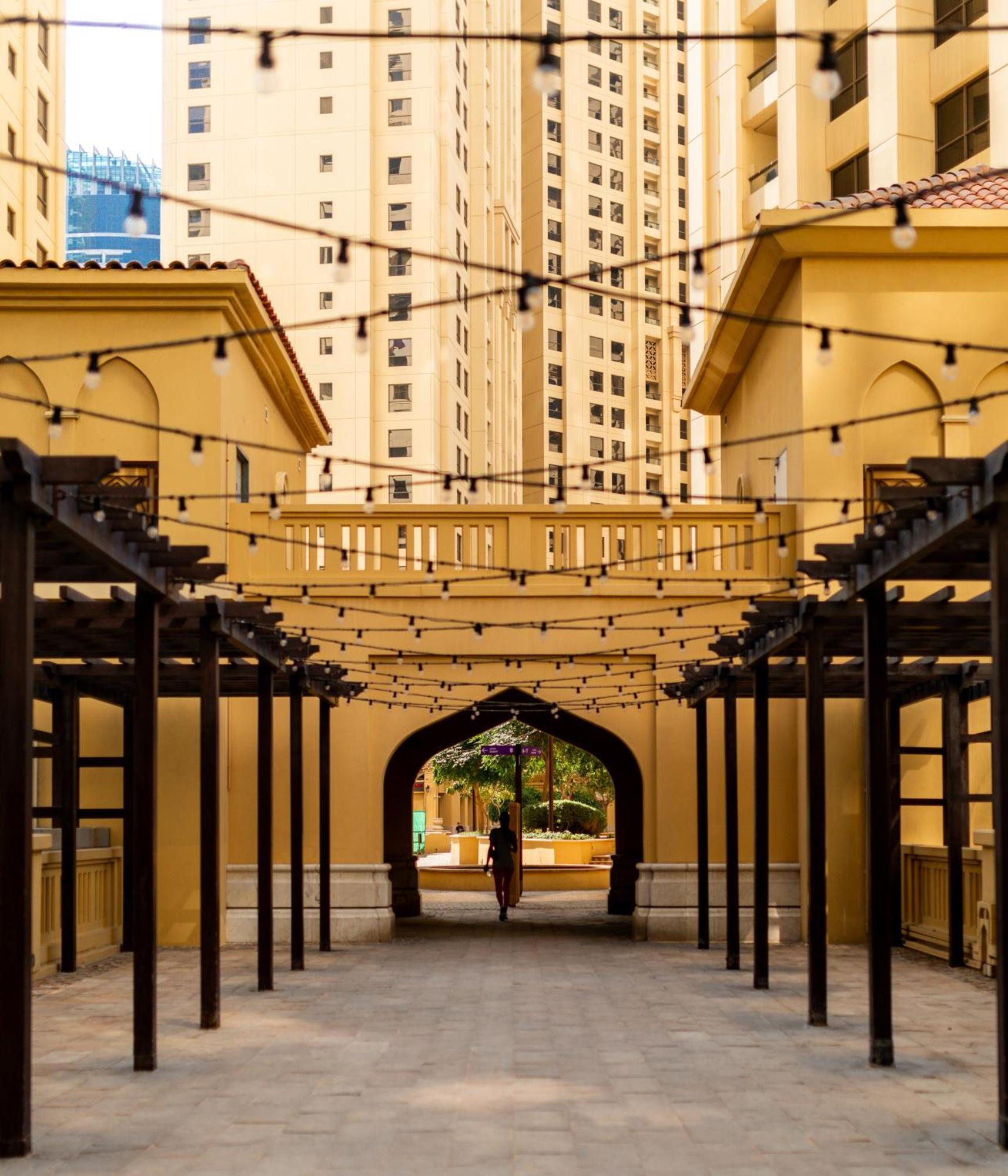 Happy Academia Jbr Lägenhet Dubai Exteriör bild