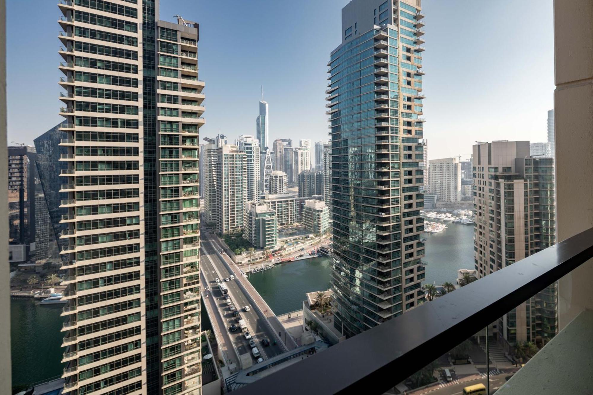 Happy Academia Jbr Lägenhet Dubai Exteriör bild
