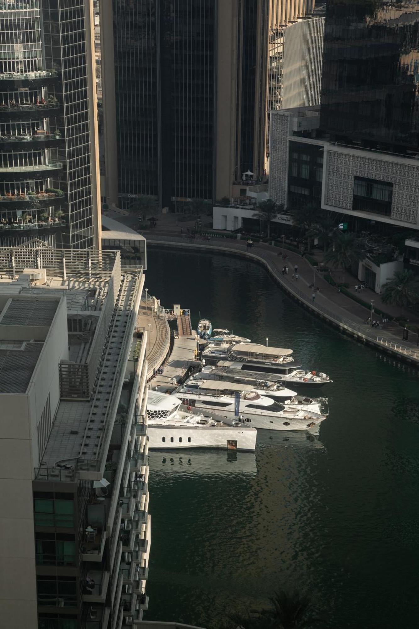 Happy Academia Jbr Lägenhet Dubai Exteriör bild